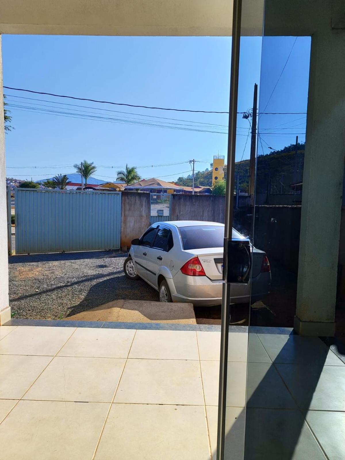Casa Espacosa Em Frente A Pracinha Capitólio 外观 照片