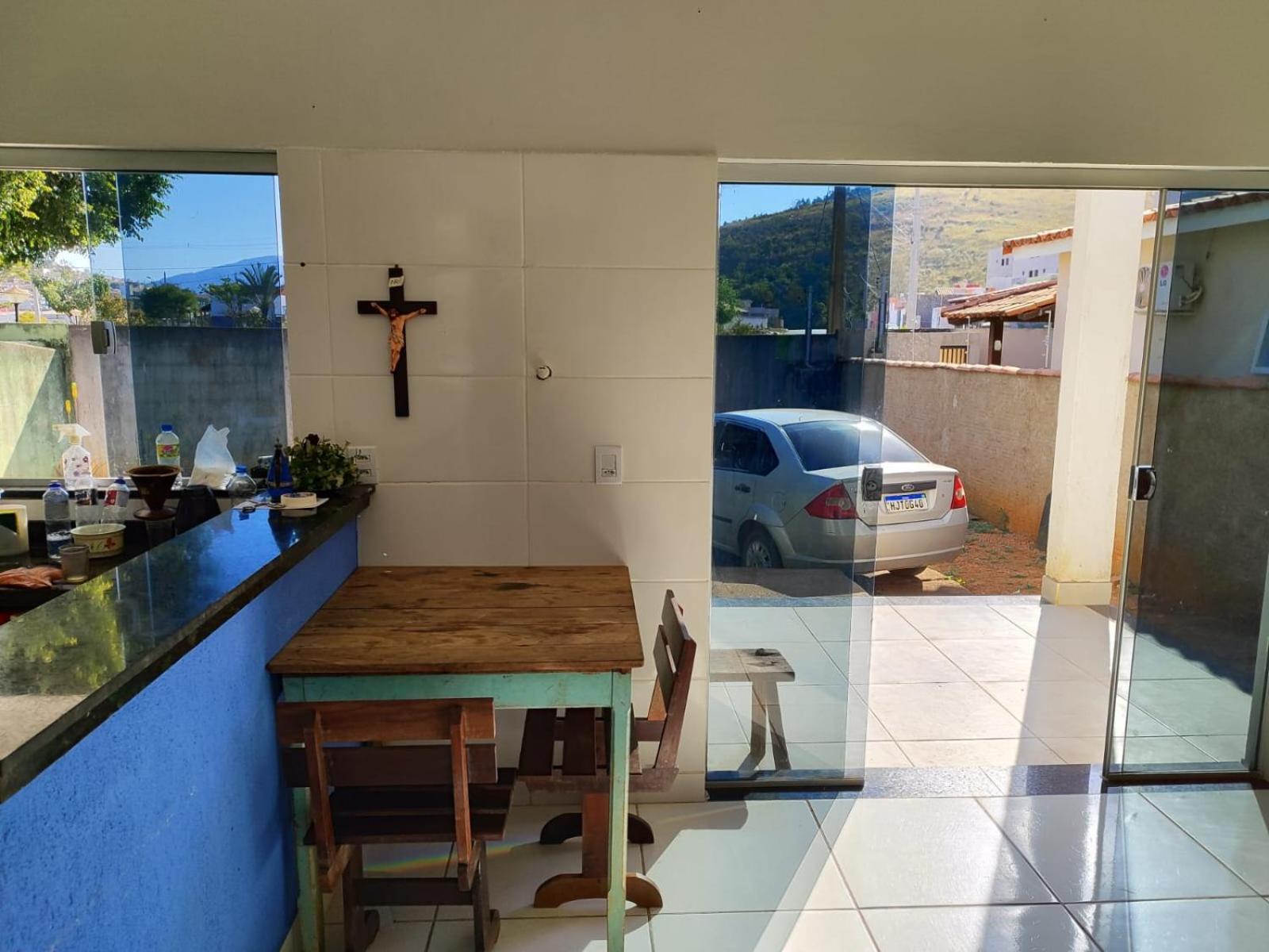 Casa Espacosa Em Frente A Pracinha Capitólio 外观 照片